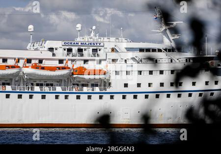 VELSEN - das Kreuzfahrtschiff Ocean Majesty liegt am VOB-Kai vor Anker. Die Ocean Majesty ist für die vorübergehende Unterbringung von bis zu dreihundert Flüchtlingen und Statusinhabern bestimmt, die mit der IJmond-Region in Verbindung stehen und auf ein Zuhause warten. ANP SEM VAN DER WAL niederlande raus - belgien raus Stockfoto