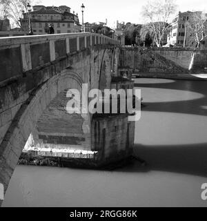 Ponte Fabricio, die älteste Brücke Roms, erbaut 62 v. Chr. Stockfoto
