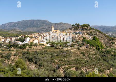 Blick auf das wunderschöne Dorf Polop, Alicante, Spanien Stockfoto