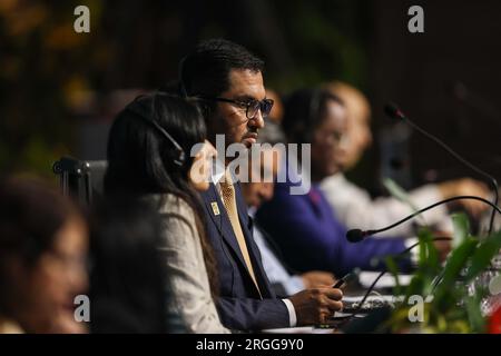 Belem, Brasilien. 09. Aug. 2023. Sultan Ahmed Al Jaber (m.), Industrieminister der Vereinigten Arabischen Emirate, Gastgeber der nächsten Weltklimakonferenz, nimmt an einem Treffen des Amazonas-Gipfels Teil. Kredit: Filipe Bispo/dpa/Alamy Live News Stockfoto