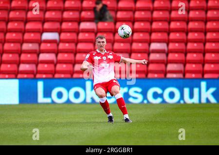 Oakwell Stadium, Barnsley, England - 8. August 2023 Jack Shepherd (41) of Barnsley - während des Spiels Barnsley gegen Tranmere Rovers, EFL Cup, 2023/24, Oakwell Stadium, Barnsley, England - 8. August 2023 Kredit: Arthur Haigh/WhiteRosePhotos/Alamy Live News Stockfoto