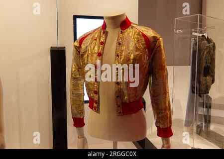 Kostüme und Kleidung - Auktion bei Sotheby's Freddie Mercury: A World of His Own Exhibition Stockfoto