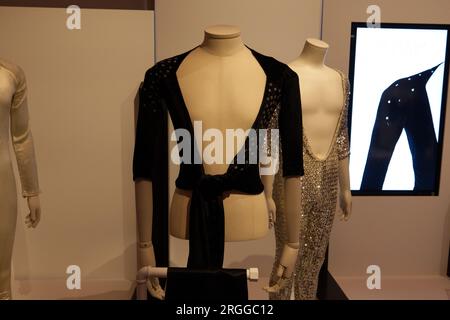 Kostüme und Kleidung - Auktion bei Sotheby's Freddie Mercury: A World of His Own Exhibition Stockfoto