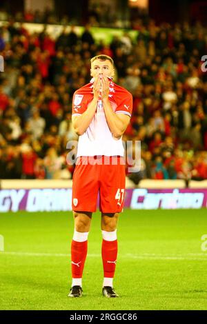 Oakwell Stadium, Barnsley, England - 8. August 2023 Jack Shepherd (41) of Barnsley, nachdem er im Elfmeterschießen auf die Bar geschossen hatte - während des Spiels Barnsley gegen Tranmere Rovers, EFL Cup, 2023/24, Oakwell Stadium, Barnsley, England - 8. August 2023 Kredit: Arthur Haigh/WhiteRosePhotos/Alamy Live News Stockfoto