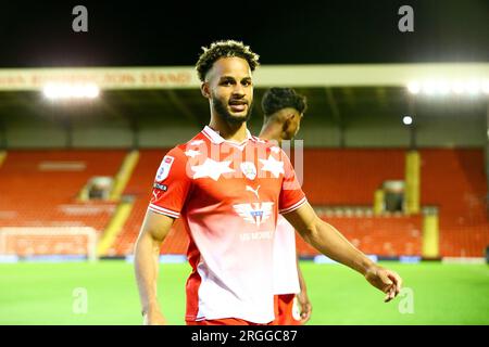 Oakwell Stadium, Barnsley, England - 8. August 2023 Barry Cotter (17) of Barnsley - während des Spiels Barnsley gegen Tranmere Rovers, EFL Cup, 2023/24, Oakwell Stadium, Barnsley, England - 8. August 2023 Kredit: Arthur Haigh/WhiteRosePhotos/Alamy Live News Stockfoto