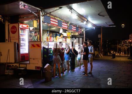 TURIN, ITALIEN - 24. AUGUST 2018: "Food Truck at the Streets of Turin, Italy. Stockfoto