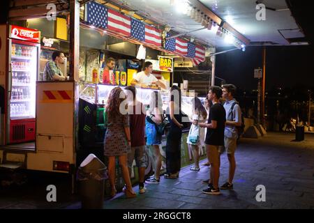 TURIN, ITALIEN - 24. AUGUST 2018: "Food Truck at the Streets of Turin, Italy. Stockfoto