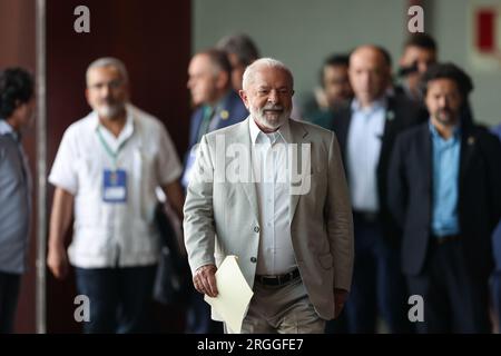 Belem, Brasilien. 09. Aug. 2023. Luiz Inacio Lula da Silva (m.), Präsident Brasiliens, kommt zu einer Pressekonferenz zum Abschluss des Amazon Leaders Summit. Kredit: Filipe Bispo/dpa/Alamy Live News Stockfoto