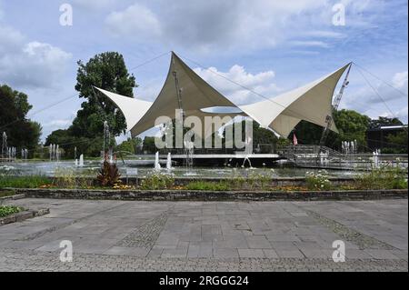 Köln, Deutschland. 09. Aug. 2023. Tanzbrunnen Köln mit Sternwellenzelt, Kölns berühmteste Freiluftbühne für Shows, Theater und Konzerte. Kredit: Horst Galuschka/dpa/Alamy Live News Stockfoto