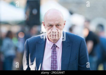 London, 7. Juli 2022 Damian Green Konservative Abgeordnete für Ashford bereitet sich auf ein Interview auf College Green vor, das außerhalb des Parlaments stattfindet, um das Rennen der konservativen Führung zu diskutieren, das Boris Johnson als Premierminister des Vereinigten Königreichs ablöst. Vor dem Parlament auf College Green interviewt. Stockfoto
