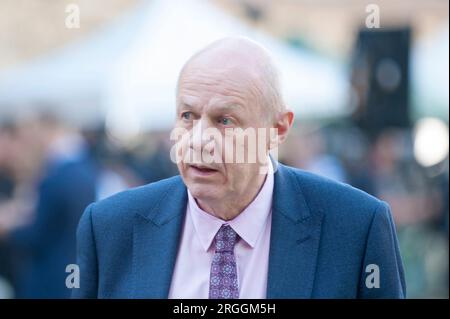 London, 7. Juli 2022 Damian Green Konservative Abgeordnete für Ashford bereitet sich auf ein Interview auf College Green vor, das außerhalb des Parlaments stattfindet, um das Rennen der konservativen Führung zu diskutieren, das Boris Johnson als Premierminister des Vereinigten Königreichs ablöst. Vor dem Parlament auf College Green interviewt. Stockfoto