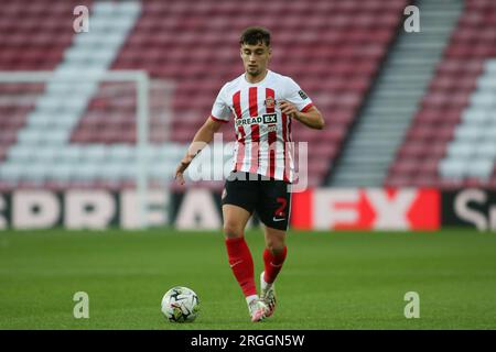 Niall Huggins von Sunderland während des Carabao Cup First Round North Spiels zwischen Sunderland und Crewe Alexandra am Dienstag, den 8. August 2023 im Stadium of Light in Sunderland. (Foto: Michael Driver | MI News) Guthaben: MI News & Sport /Alamy Live News Stockfoto