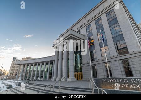 Denver, Colorado - 12 2023. Februar: Blick auf das Colorado Supreme Court Building, den höchsten Hof von Colorado an einem ruhigen Sonntagmorgen mitten im Winter Stockfoto