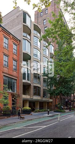 Greenwich Village: Butterfield House, 37 W 12. Street, trotz seiner relativ neuen (1962), fügt sich in die Häuser des Greenwich Village Historic District ein. Stockfoto