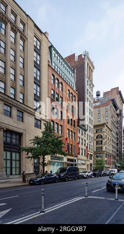 Greenwich Village: Romanesque Revival 66 Fifth Avenue, jetzt ein Sheila C. Johnson Design Center Gebäude von Parsons, der neuen Schule für Design. Stockfoto