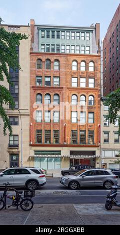 Greenwich Village: Romanesque Revival 66 Fifth Avenue, jetzt ein Sheila C. Johnson Design Center Gebäude von Parsons, der neuen Schule für Design. Stockfoto