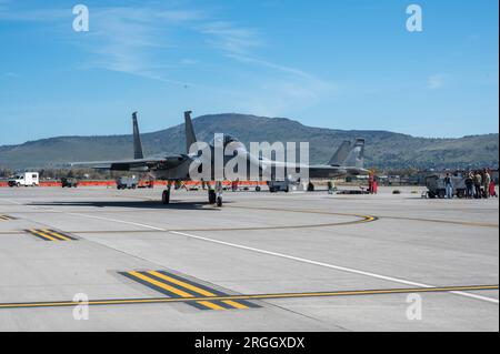 Ein U.S. Air Force F-15D Eagle Taxi zur Landebahn am 12. Mai 2023 am Kingsley Field Air National Guard Base, Oregon. Foto: Jakob Hambright Stockfoto