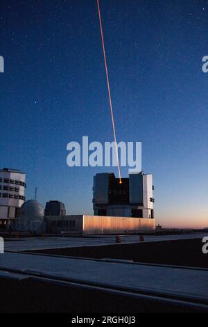 Laser Guide Star Facility bei Sonnenuntergang auf Paranal Observatorium in Chile Stockfoto