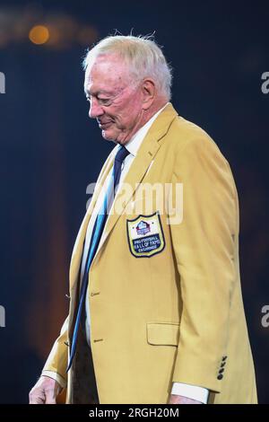 Canton, Ohio, USA. 4. Aug. 2023. Jerry Jones, Besitzer der Dallas Cowboys, beim 2023 Hall of Fame Enshrinees' Gold Jacket Dinner im Canton Memorial Civic Center. (Kreditbild: © Debby Wong/ZUMA Press Wire) NUR REDAKTIONELLE VERWENDUNG! Nicht für den kommerziellen GEBRAUCH! Stockfoto