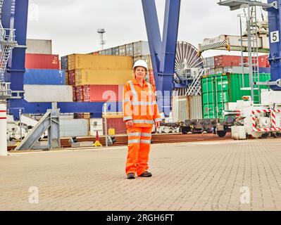 Hafenarbeiter im Hafen von Felixstowe, England Stockfoto