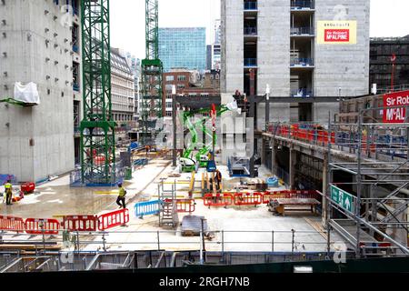 Blick auf die neue Baustelle 1 in Broadgate unter Baukränen, die in der Londoner City EC2 England, UK, arbeiten. KATHY DEWITT Stockfoto