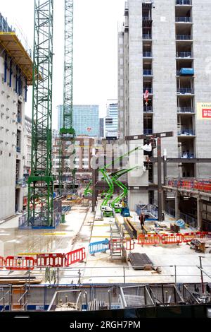 Blick auf die neue Baustelle 1 in Broadgate unter Baukränen, die in der Londoner City EC2 England, UK, arbeiten. KATHY DEWITT Stockfoto