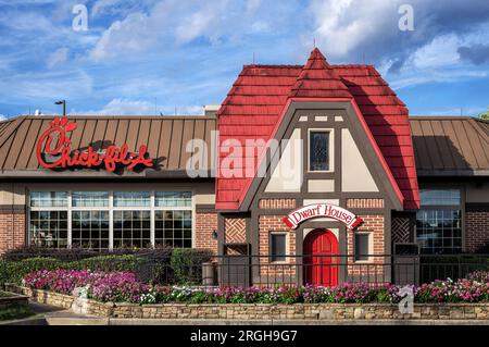 Eines von vier vorhandenen originalen Chick-Fil-A Zwergenhäusern in Pleasant Hill Stockfoto