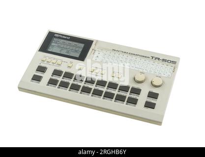 Los Angeles, Kalifornien, USA - 3. März 2022: Illustrierendes Editorial Photo der klassischen Trommelmaschine Roland TR-505 Rhythm Composer. Isoliert mit Schnitt Stockfoto