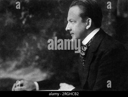 Henry K. Hadley (1871-1937), American Composer and Conductor, Half-length Profile Portrait, Foto von Apeda N. Y., 1918 Stockfoto