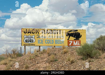 Zeichen für den kommenden Jack Rabbit Trading Post, gegründet 1948, in Jack Rabbit, AZ Stockfoto