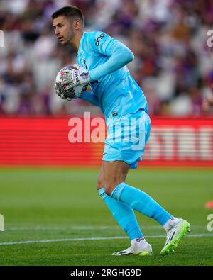 Barcelona, Spanien. 08. Aug. 2023. Guglielmo Vicario von Tottenham Hotspur während des Joan Gamper Trophy-Spiels vor der Saison zwischen dem FC Barcelona und Tottenham Hotspur wurde am 8. August 2023 im Luis Companys Stadium in Barcelona, Spanien, gespielt. (Foto: Sergio Ruiz/PRESSINPHOTO) Kredit: PRESSINPHOTO SPORTS AGENCY/Alamy Live News Stockfoto