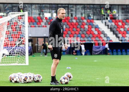 Bukarest, Rumänien. , . Cheftrainer Johannes Hoff Thorup vom FC Nordsjaelland wurde während eines letzten Trainings vor dem Spiel der UEFA Conference Leauge zwischen FCSB und FC Nordsjaelland im Stadionul Steaua in Bukarest gesehen. (Foto: Gonzales Photo/Alamy Live News Stockfoto