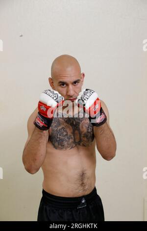 Lake Tahoe, Nevada, USA. 5. Aug. 2023. Rafael Vega zeigte sich vor seinem MMA-Kampf 170lbs beim WFC 156-World Fighting Championships Match in Bally's Lake Tahoe in Lake Tahoe, Nevada. (Kreditbild: © David G. McIntyre/ZUMA Press Wire) NUR REDAKTIONELLE VERWENDUNG! Nicht für den kommerziellen GEBRAUCH! Stockfoto