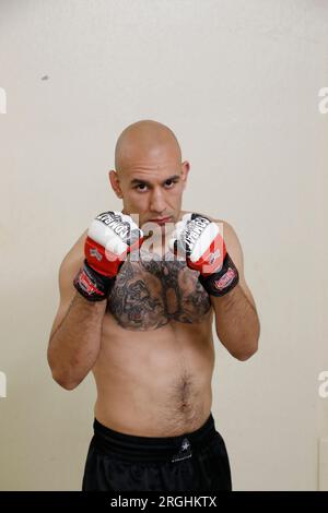 Lake Tahoe, Nevada, USA. 5. Aug. 2023. Rafael Vega zeigte sich vor seinem MMA-Kampf 170lbs beim WFC 156-World Fighting Championships Match in Bally's Lake Tahoe in Lake Tahoe, Nevada. (Kreditbild: © David G. McIntyre/ZUMA Press Wire) NUR REDAKTIONELLE VERWENDUNG! Nicht für den kommerziellen GEBRAUCH! Stockfoto