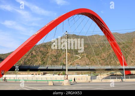 Brückenbaulandschaft unter dem blauen Himmel in der Stadt zhangjiakou, Provinz hebei, China Stockfoto