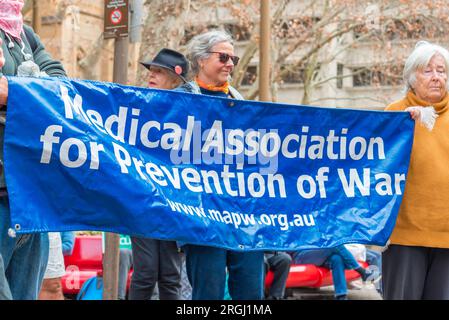 Sydney Aust 06. August 2023: Mitglieder der Ärztekammer für Kriegsverhütung im Rathaus von Sydney für die Rallye Hiroshima und Nagasaki Stockfoto