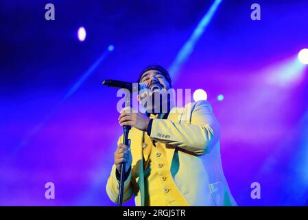 Sitges, Spanien. 09. Aug. 2023. Der spanische Sänger Antonio Orozco tritt live auf der Bühne des Festival Jardins de Terramar in Sitges auf. (Foto: Ramon Costa/SOPA Images/Sipa USA) Guthaben: SIPA USA/Alamy Live News Stockfoto