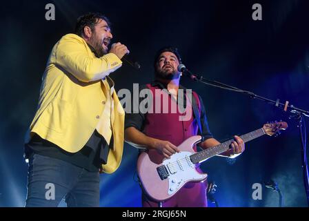 Sitges, Spanien. 09. Aug. 2023. Der spanische Sänger Antonio Orozco tritt live auf der Bühne des Festival Jardins de Terramar in Sitges auf. Kredit: SOPA Images Limited/Alamy Live News Stockfoto