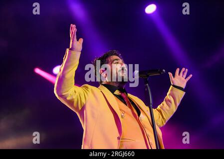 Sitges, Spanien. 09. Aug. 2023. Der spanische Sänger Antonio Orozco tritt live auf der Bühne des Festival Jardins de Terramar in Sitges auf. Kredit: SOPA Images Limited/Alamy Live News Stockfoto