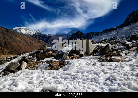 Drang-Drung-Gletscher ein Berggletscher in der Nähe des Pensi-La-Gebirgspasses an der Kargil-Zanskar Road in Jammu und Kaschmir, Indien. Stockfoto