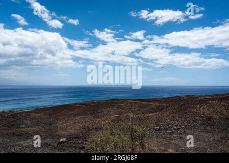 Hawi, HI, USA. 9. Aug. 2023. Der Brand in Akoni Pule im North Kohala District auf Hawai'i Island wurde am 9. August 2023 zu 60 Prozent eingedämmt. Kredit: ZUMA Press, Inc./Alamy Live News Stockfoto