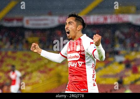 Bogota, Kolumbien. 02. Aug. 2023. Independiente Santa Fe's Fabian Sambueza feiert das Tor während des Gruppenspiels zwischen Bogotas Independiente Santa Fe (1) und Medellins Deportivo Independiente Medellin im Nemesio Camacho el Campin Stadium, 2. August 2023. Foto: Sebastian Barros/Long Visual Press Credit: Long Visual Press/Alamy Live News Stockfoto