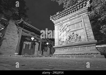 Antike chinesische traditionelle architektonische Landschaft bei Nacht, im Pingyao County, in der Provinz Shanxi, China Stockfoto