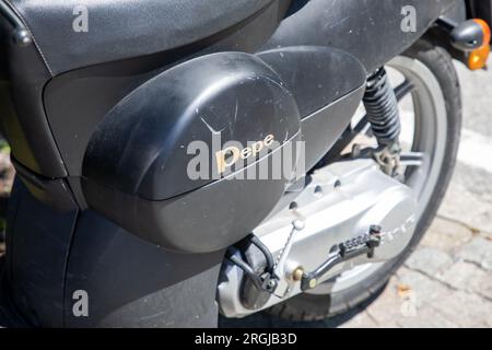 Mailand , Italien - 08 07 2023 : Benelli pepe Motorradmarke und Textschild Motorrad schwarz chinesischer Roller aus Italien Stockfoto