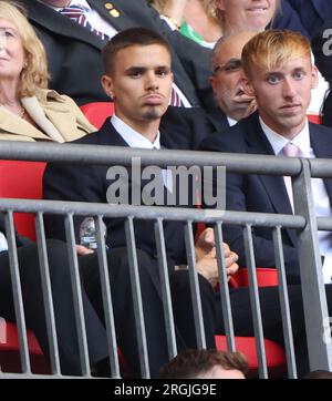 Romeo Beckham in der Menge beim FA Community Shield Arsenal gegen Manchester City Spiel am 6. August 2023 im Wembley Stadium, London, Großbritannien. Stockfoto