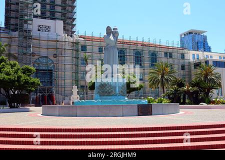 SAN DIEGO, Kalifornien: The Guardian of Water Skulpture Fountain (zu Ehren von Helen M. Towle) im San Diego Waterfront Park – Donald Hord Sculp Stockfoto