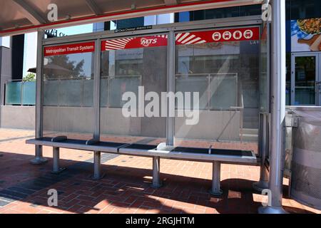 SAN DIEGO, Kalifornien: San Diego MTS Metropolitan Transit System Bushaltestelle Stockfoto