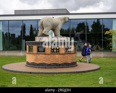 Das Polar Bear Memorial, National Memorial Arboretum, Alrewas, Staffordshire, Vereinigtes Königreich; erinnert an die 49. (West Riding) Infanteriedivision Stockfoto