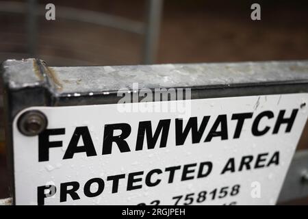 Schild „Farmwatch Protected Area“. Stockfoto