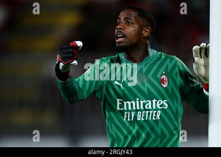 Mike Maignan vom AC Mailand Gesten während des Fußballspiels Trofeo Silvio Berlusconi zwischen AC Monza und AC Mailand. Stockfoto